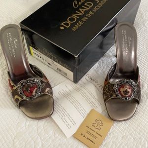 Donald J. Pliner Nervo Tapestry heels slides mules 7.5